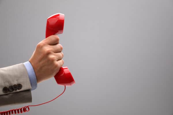 neue 0180-Rufnummern: Rotes Telefon auf grauem Hintergrund
